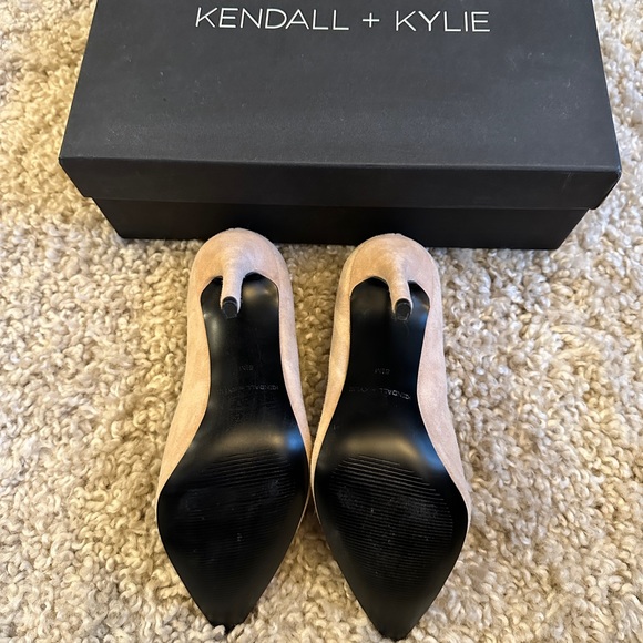 Kendall + Kylie Abi Heel - Picture 2 of 3